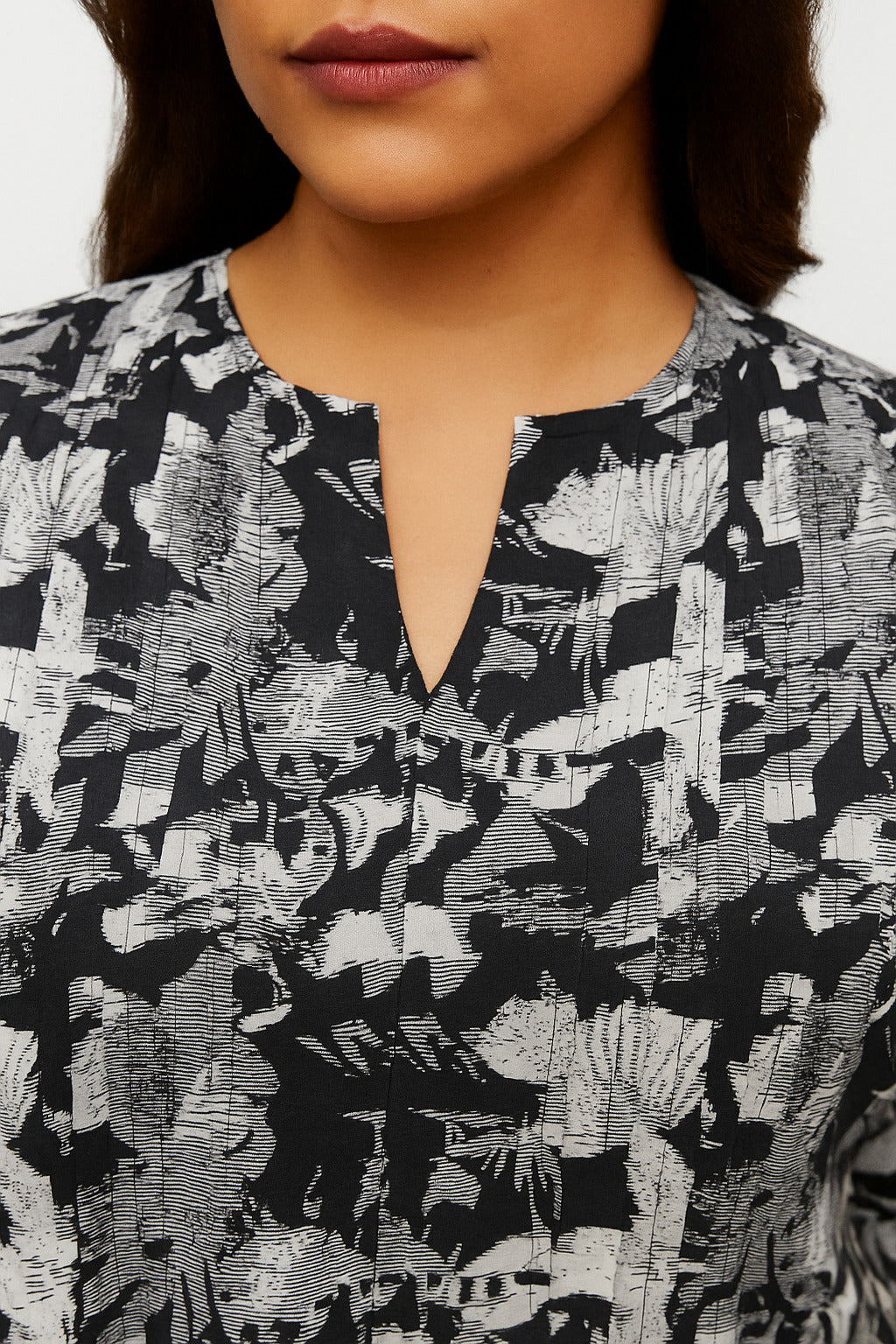 Black & White Floral Printed Straight Tunic with Keyhole Neck